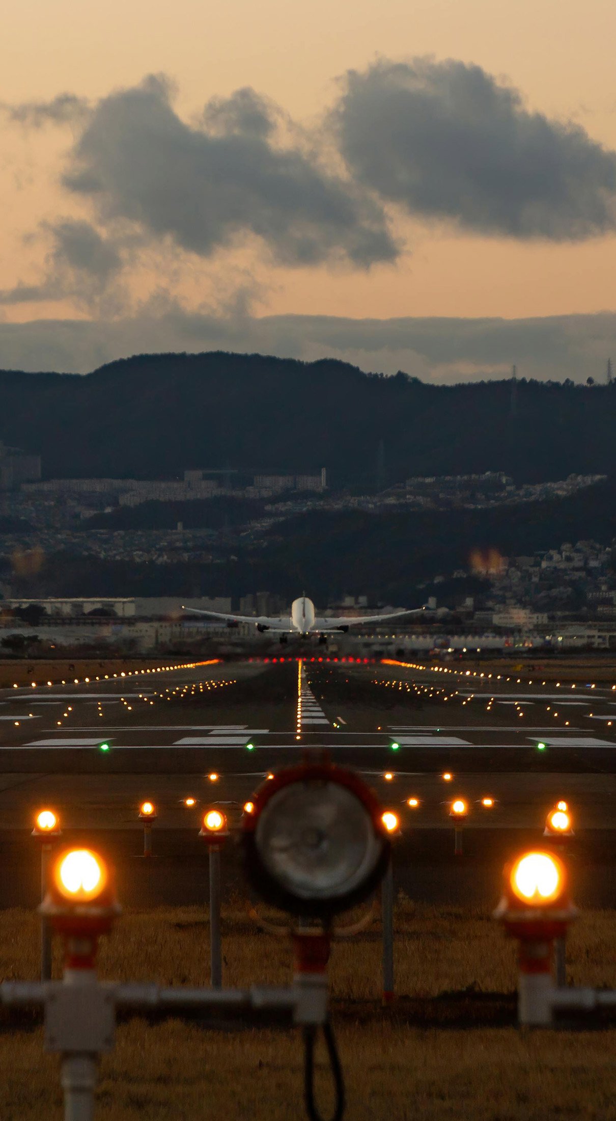 contact-picture takeoff of an airplane